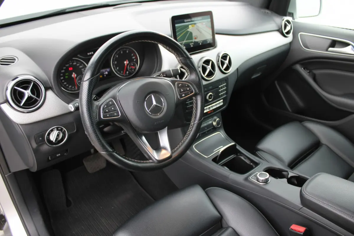 180 AUT7 Prestige LEDER NAVI CAMERA TREKHAAK