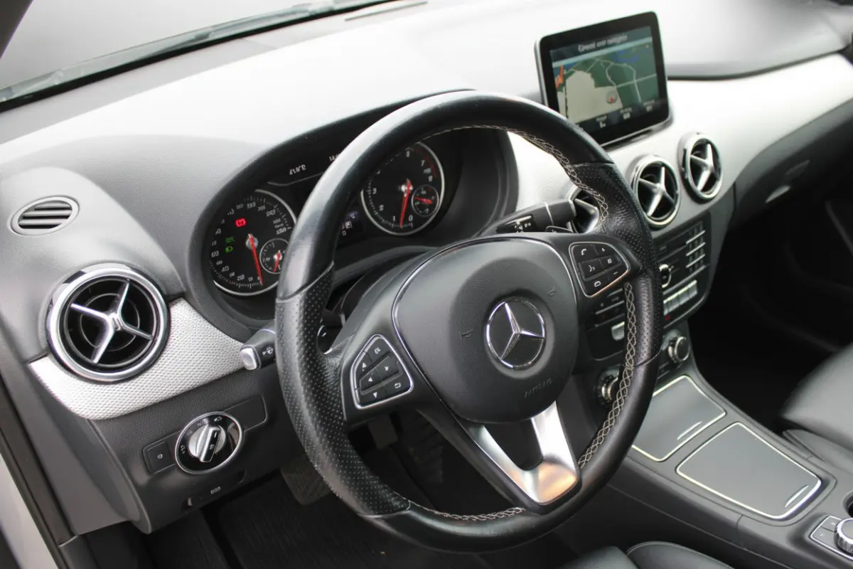 180 AUT7 Prestige LEDER NAVI CAMERA TREKHAAK
