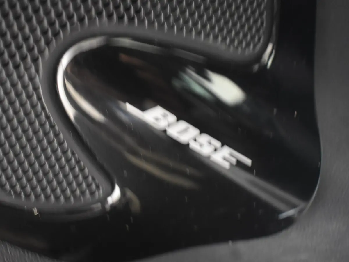 0.9 TCe Bose l Stoelverwarming l Camera l Parkeersensoren l Navigatie l Half Leder l Bose Audio l 17" l