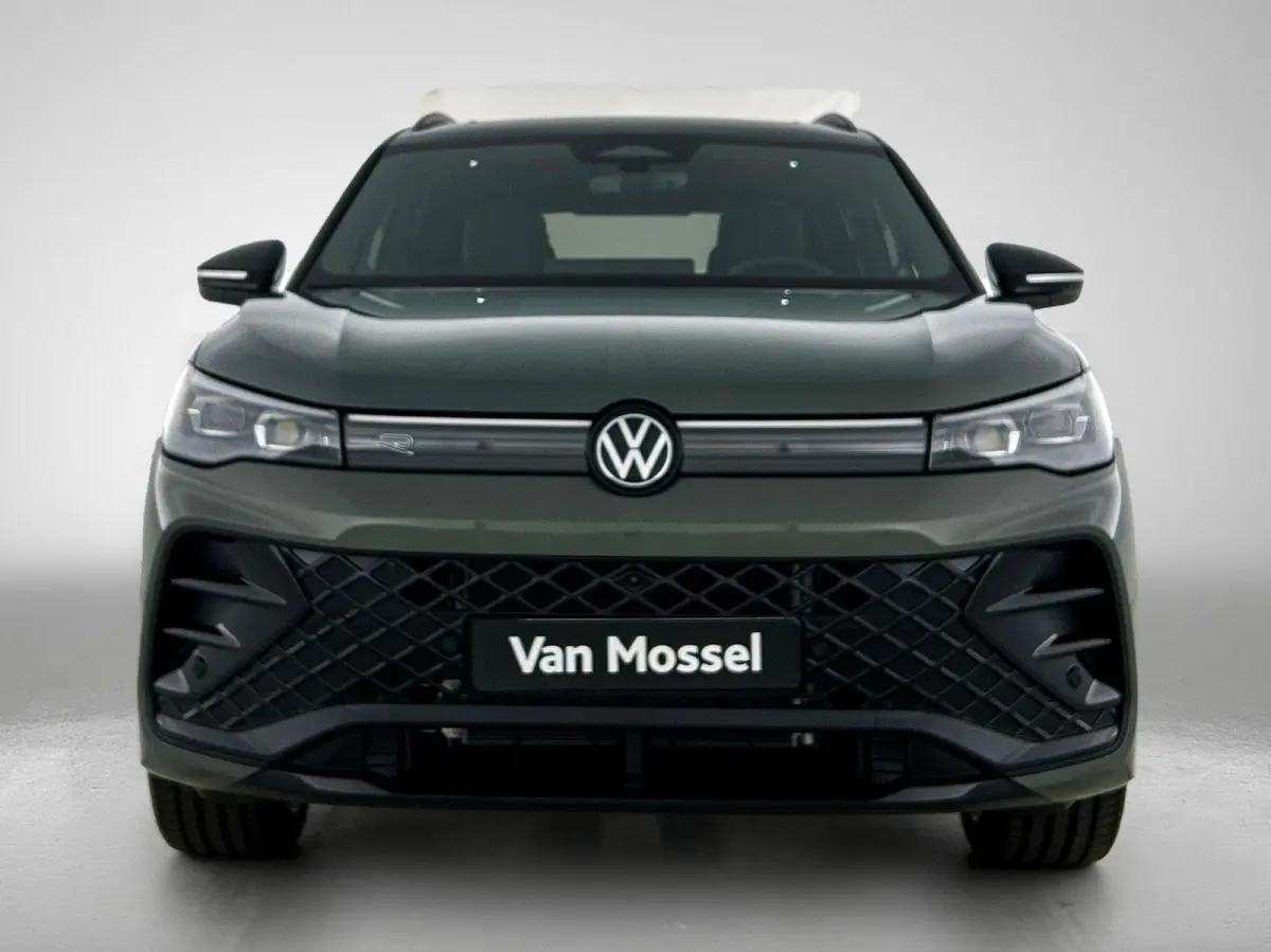 1.5 eHybrid R-Line Edition | 204 PK | Navigatie | Stoel/Stuur- Verwarming | Panoramaschuif-kanteldak | Head-up Display | Stoel- Massage en Ventilatie | Apple CarPlay en Android Auto | IQ.LIG