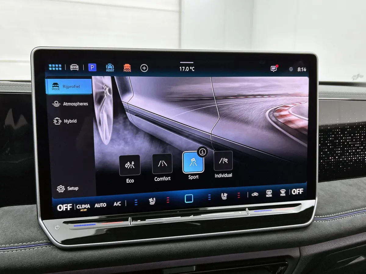 1.5 eHybrid R-Line Edition | 204 PK | Navigatie | Stoel/Stuur- Verwarming | Panoramaschuif-kanteldak | Head-up Display | Stoel- Massage en Ventilatie | Apple CarPlay en Android Auto | IQ.LIG