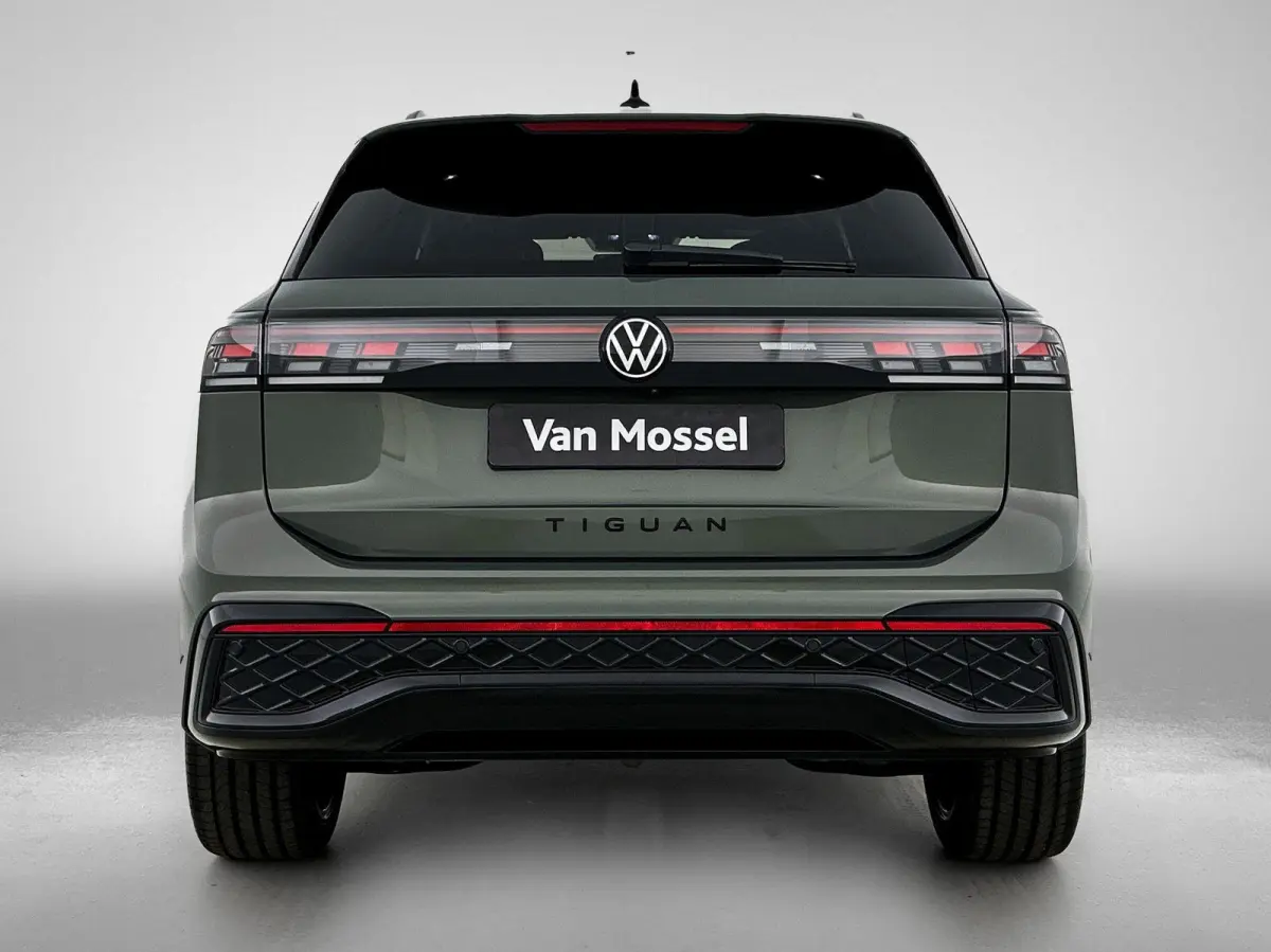 1.5 eHybrid R-Line Edition | 204 PK | Navigatie | Stoel/Stuur- Verwarming | Panoramaschuif-kanteldak | Head-up Display | Stoel- Massage en Ventilatie | Apple CarPlay en Android Auto | IQ.LIG