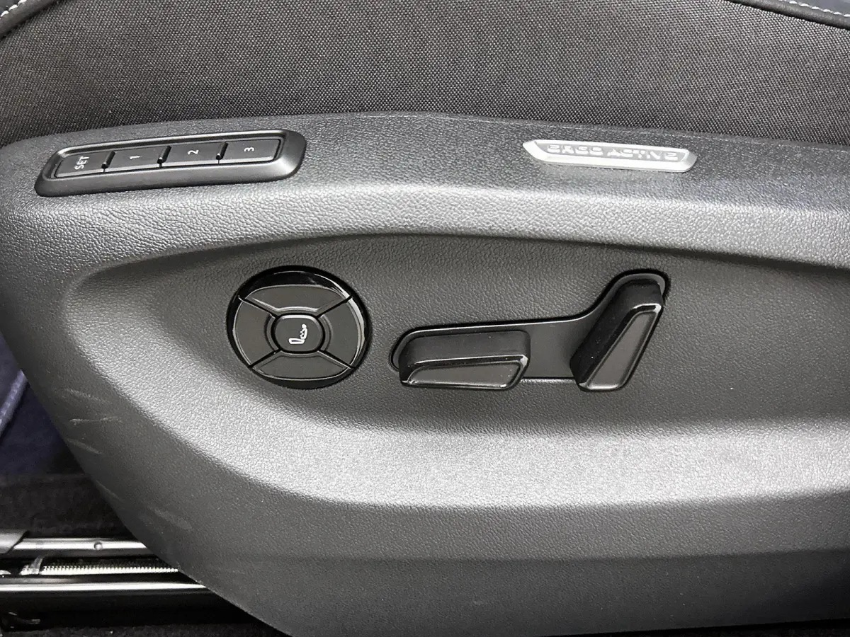 1.5 eHybrid R-Line Edition | 204 PK | Navigatie | Stoel/Stuur- Verwarming | Panoramaschuif-kanteldak | Head-up Display | Stoel- Massage en Ventilatie | Apple CarPlay en Android Auto | IQ.LIG
