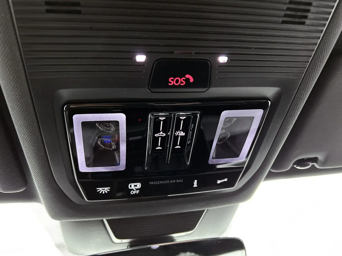 1.5 eHybrid R-Line Edition | 204 PK | Navigatie | Stoel/Stuur- Verwarming | Panoramaschuif-kanteldak | Head-up Display | Stoel- Massage en Ventilatie | Apple CarPlay en Android Auto | IQ.LIG