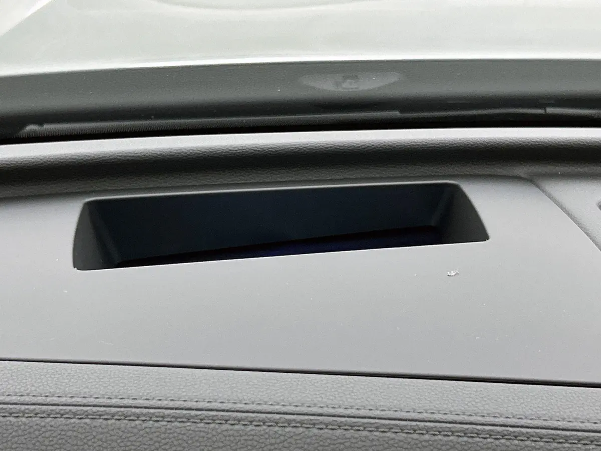 1.5 eHybrid R-Line Edition | 204 PK | Navigatie | Stoel/Stuur- Verwarming | Panoramaschuif-kanteldak | Head-up Display | Stoel- Massage en Ventilatie | Apple CarPlay en Android Auto | IQ.LIG
