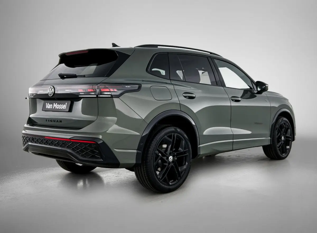 1.5 eHybrid R-Line Edition | 204 PK | Navigatie | Stoel/Stuur- Verwarming | Panoramaschuif-kanteldak | Head-up Display | Stoel- Massage en Ventilatie | Apple CarPlay en Android Auto | IQ.LIG