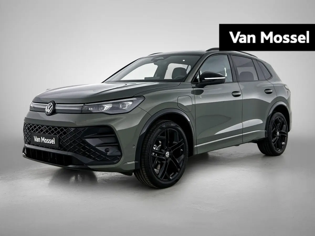 1.5 eHybrid R-Line Edition | 204 PK | Navigatie | Stoel/Stuur- Verwarming | Panoramaschuif-kanteldak | Head-up Display | Stoel- Massage en Ventilatie | Apple CarPlay en Android Auto | IQ.LIG