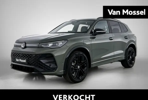 1.5 eHybrid R-Line Edition | 204 PK | Navigatie | Stoel/Stuur- Verwarming | Panoramaschuif-kanteldak | Head-up Display | Stoel- Massage en Ventilatie | Apple CarPlay en Android Auto | IQ.LIG