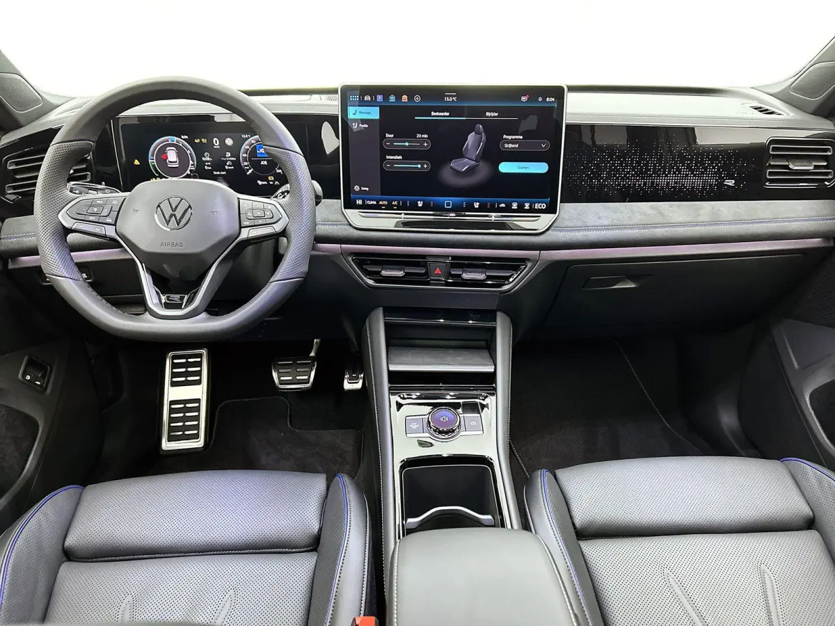 1.5 eHybrid R-Line Edition | 204 PK | Navigatie | Stoel/Stuur- Verwarming | Panoramaschuif-kanteldak | Head-up Display | Stoel- Massage en Ventilatie | Apple CarPlay en Android Auto | IQ.LIG