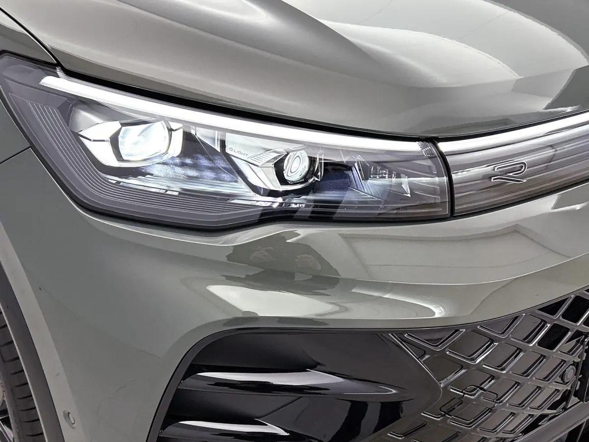 1.5 eHybrid R-Line Edition | 204 PK | Navigatie | Stoel/Stuur- Verwarming | Panoramaschuif-kanteldak | Head-up Display | Stoel- Massage en Ventilatie | Apple CarPlay en Android Auto | IQ.LIG