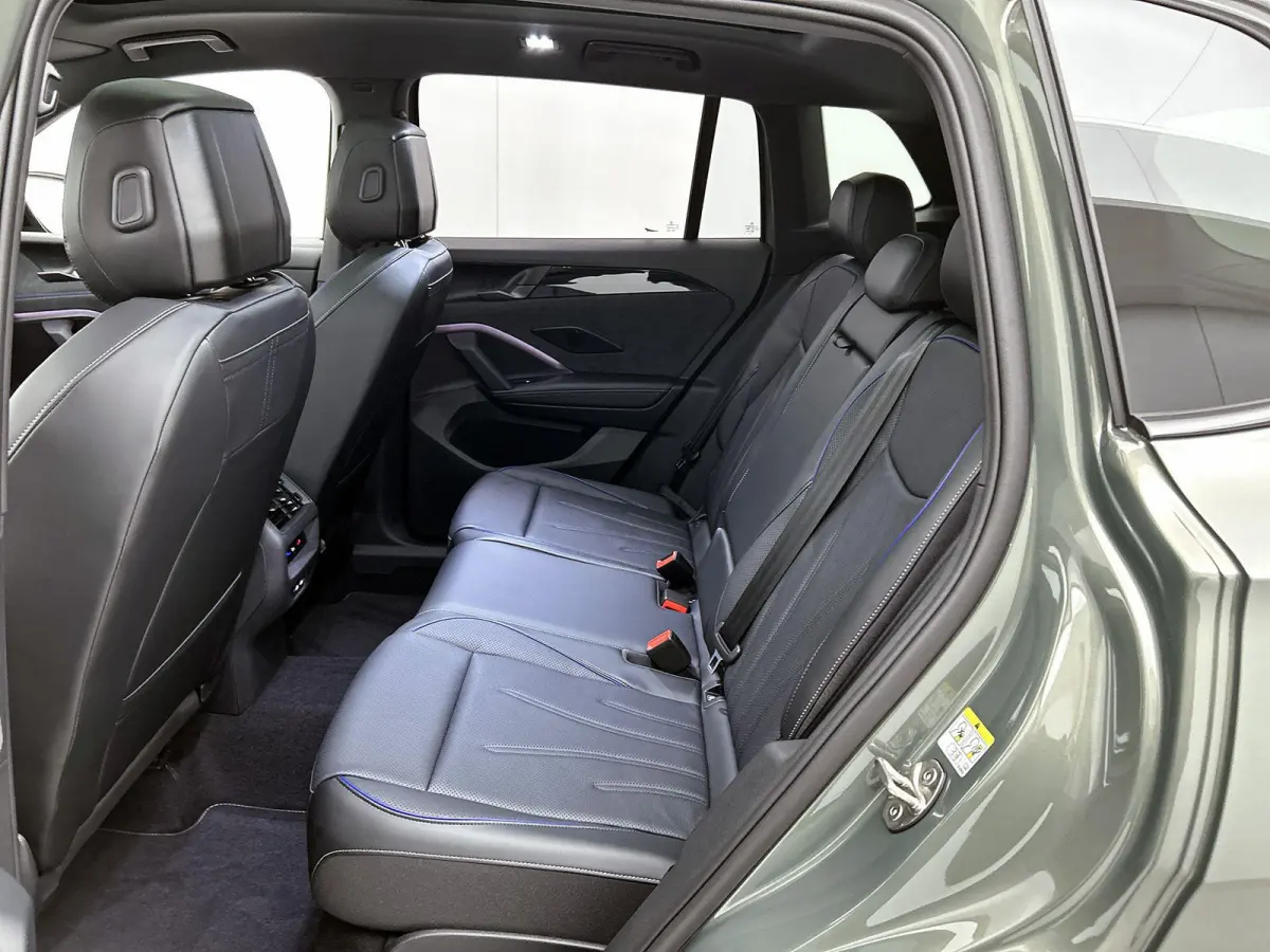 1.5 eHybrid R-Line Edition | 204 PK | Navigatie | Stoel/Stuur- Verwarming | Panoramaschuif-kanteldak | Head-up Display | Stoel- Massage en Ventilatie | Apple CarPlay en Android Auto | IQ.LIG