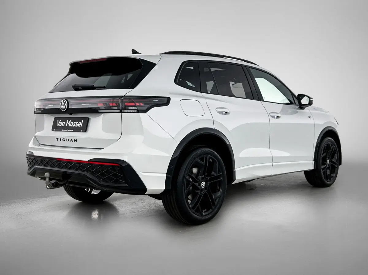 1.5 eHybrid R-Line Edition | 204 PK | Navigatie | Head-up Display | Stoel/Stuur- Verwarming | Harman Kardon Geluidsinstallatie | Panoramaschuif-kanteldak | Trekhaak inklapbaar |