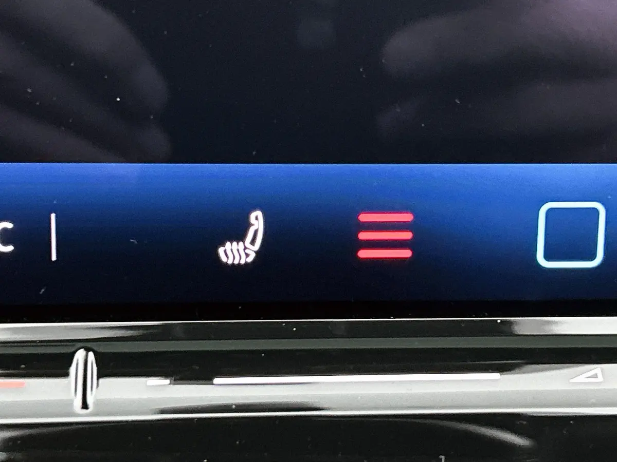 1.5 eHybrid R-Line Edition | 204 PK | Navigatie | Head-up Display | Stoel/Stuur- Verwarming | Harman Kardon Geluidsinstallatie | Panoramaschuif-kanteldak | Trekhaak inklapbaar |