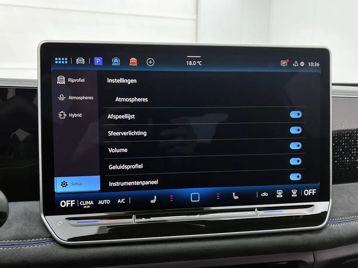 1.5 eHybrid R-Line Edition | 204 PK | Navigatie | Head-up Display | Stoel/Stuur- Verwarming | Harman Kardon Geluidsinstallatie | Panoramaschuif-kanteldak | Trekhaak inklapbaar |