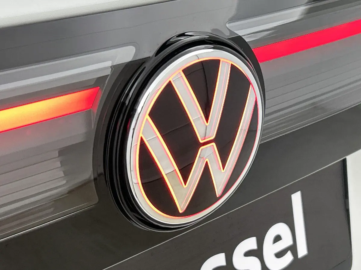 1.5 eHybrid R-Line Edition | 204 PK | Navigatie | Head-up Display | Stoel/Stuur- Verwarming | Harman Kardon Geluidsinstallatie | Panoramaschuif-kanteldak | Trekhaak inklapbaar |