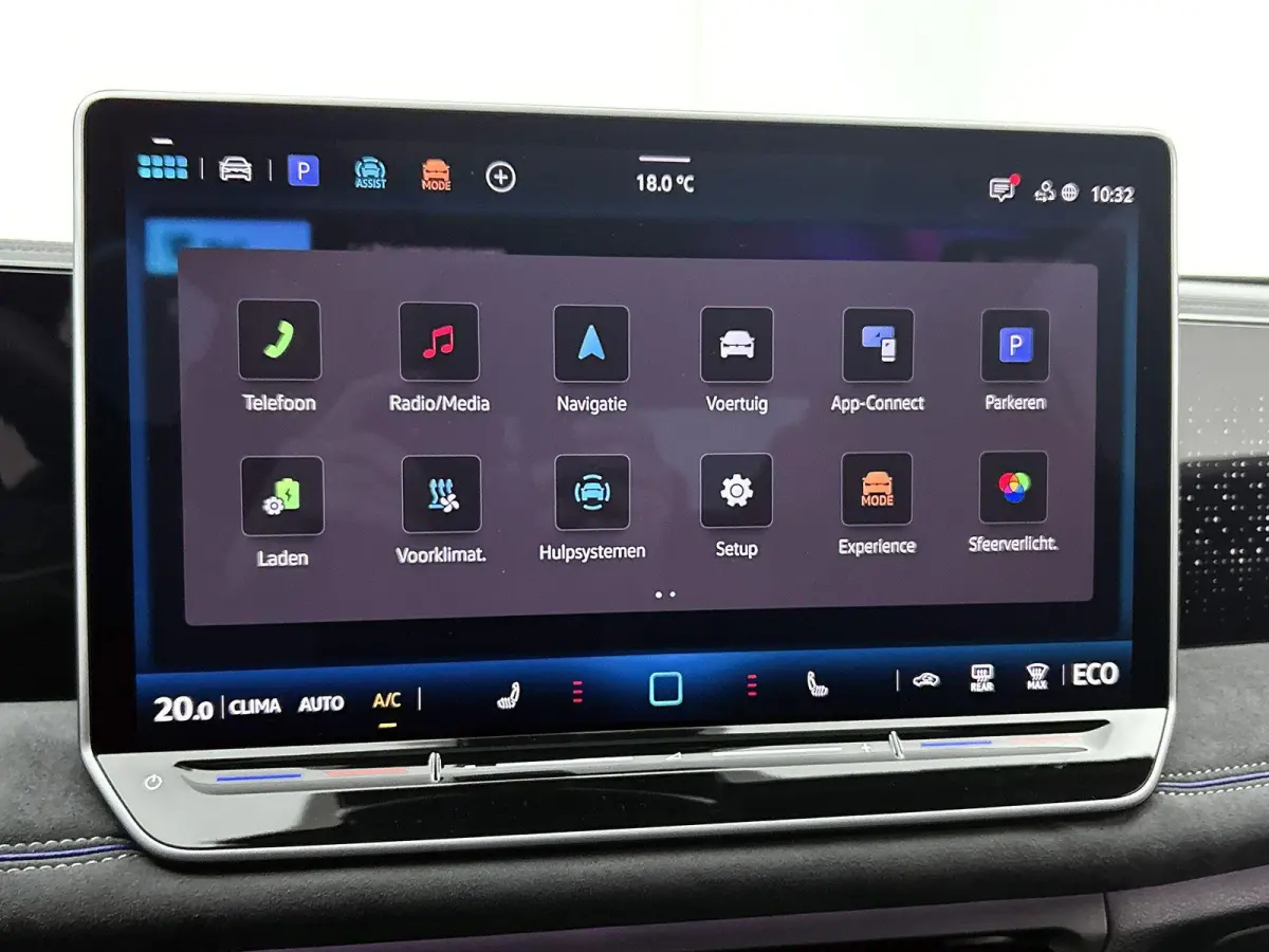 1.5 eHybrid R-Line Edition | 204 PK | Navigatie | Head-up Display | Stoel/Stuur- Verwarming | Harman Kardon Geluidsinstallatie | Panoramaschuif-kanteldak | Trekhaak inklapbaar |
