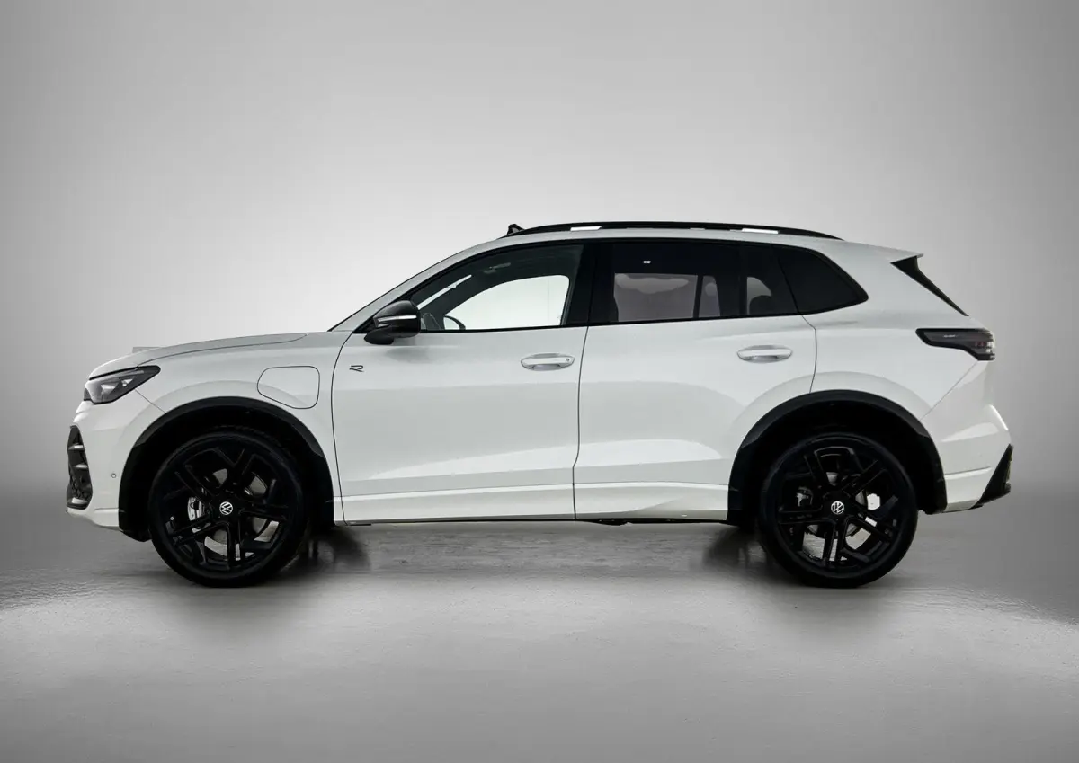 1.5 eHybrid R-Line Edition | 204 PK | Navigatie | Head-up Display | Stoel/Stuur- Verwarming | Harman Kardon Geluidsinstallatie | Panoramaschuif-kanteldak | Trekhaak inklapbaar |