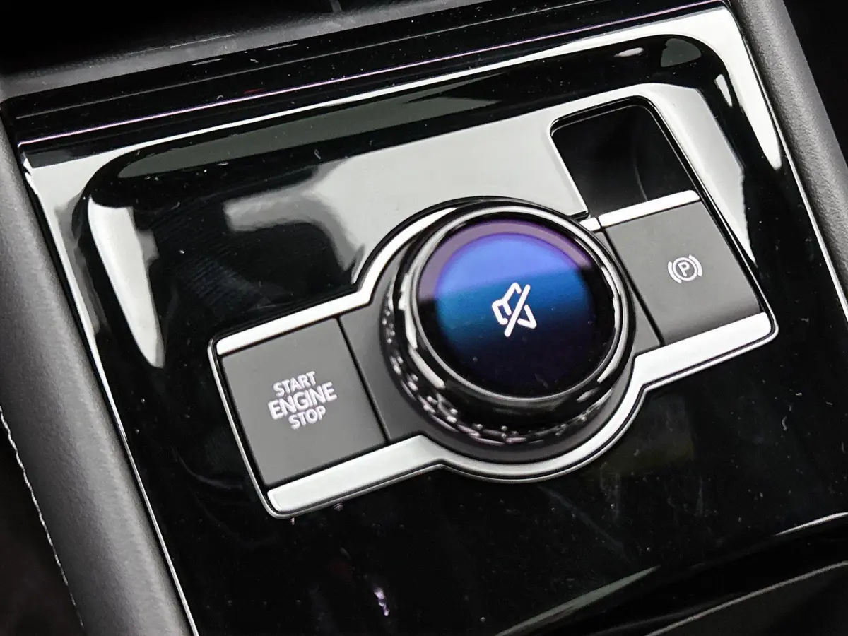 1.5 eHybrid R-Line Edition | 204 PK | Navigatie | Head-up Display | Stoel/Stuur- Verwarming | Harman Kardon Geluidsinstallatie | Panoramaschuif-kanteldak | Trekhaak inklapbaar |