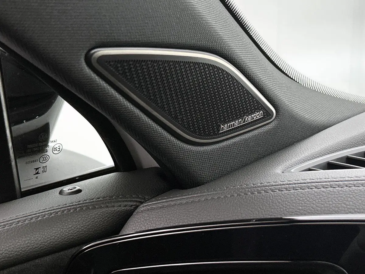 1.5 eHybrid R-Line Edition | 204 PK | Navigatie | Head-up Display | Stoel/Stuur- Verwarming | Harman Kardon Geluidsinstallatie | Panoramaschuif-kanteldak | Trekhaak inklapbaar |