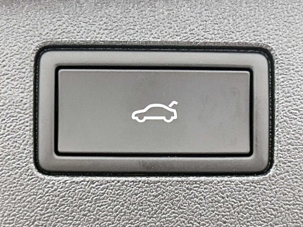 1.5 eHybrid R-Line Edition | 204 PK | Navigatie | Head-up Display | Stoel/Stuur- Verwarming | Harman Kardon Geluidsinstallatie | Panoramaschuif-kanteldak | Trekhaak inklapbaar |