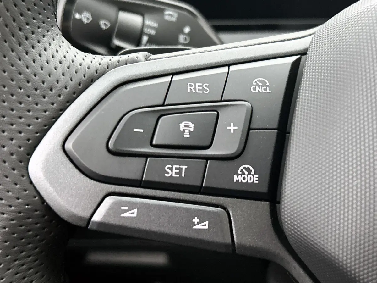1.5 eHybrid R-Line Edition | 204 PK | Navigatie | Head-up Display | Stoel/Stuur- Verwarming | Harman Kardon Geluidsinstallatie | Panoramaschuif-kanteldak | Trekhaak inklapbaar |
