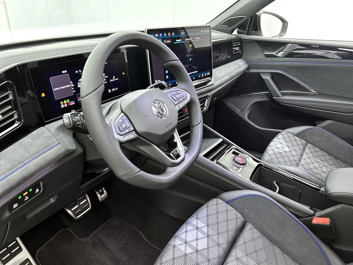 1.5 eHybrid R-Line Edition | 204 PK | Navigatie | Head-up Display | Stoel/Stuur- Verwarming | Harman Kardon Geluidsinstallatie | Panoramaschuif-kanteldak | Trekhaak inklapbaar |