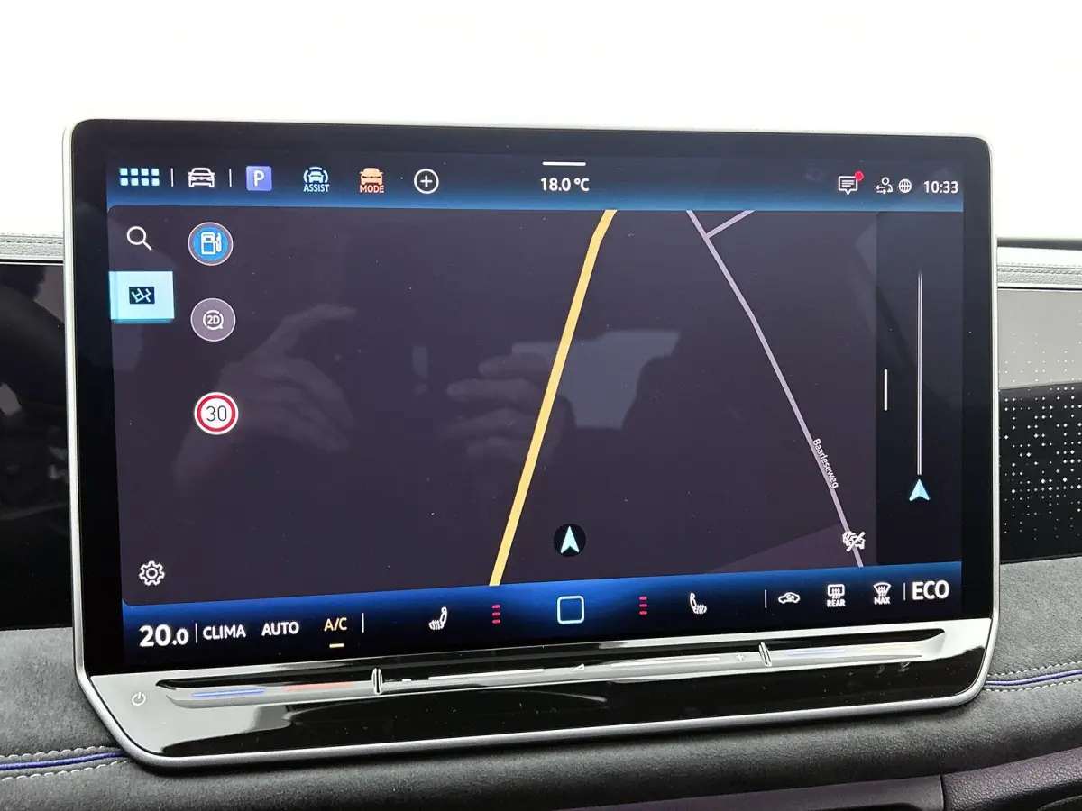 1.5 eHybrid R-Line Edition | 204 PK | Navigatie | Head-up Display | Stoel/Stuur- Verwarming | Harman Kardon Geluidsinstallatie | Panoramaschuif-kanteldak | Trekhaak inklapbaar |