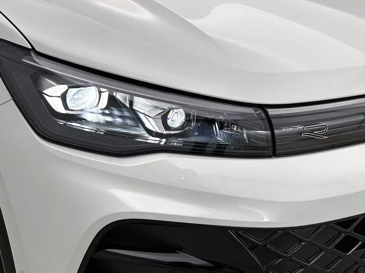 1.5 eHybrid R-Line Edition | 204 PK | Navigatie | Head-up Display | Stoel/Stuur- Verwarming | Harman Kardon Geluidsinstallatie | Panoramaschuif-kanteldak | Trekhaak inklapbaar |