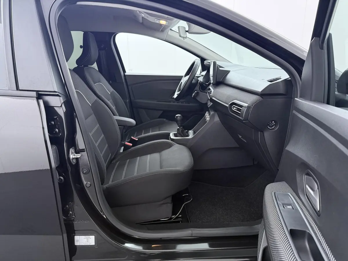 TCe 100 ECO-G (LPG) Expression | Keyless Entry | Climate Control |