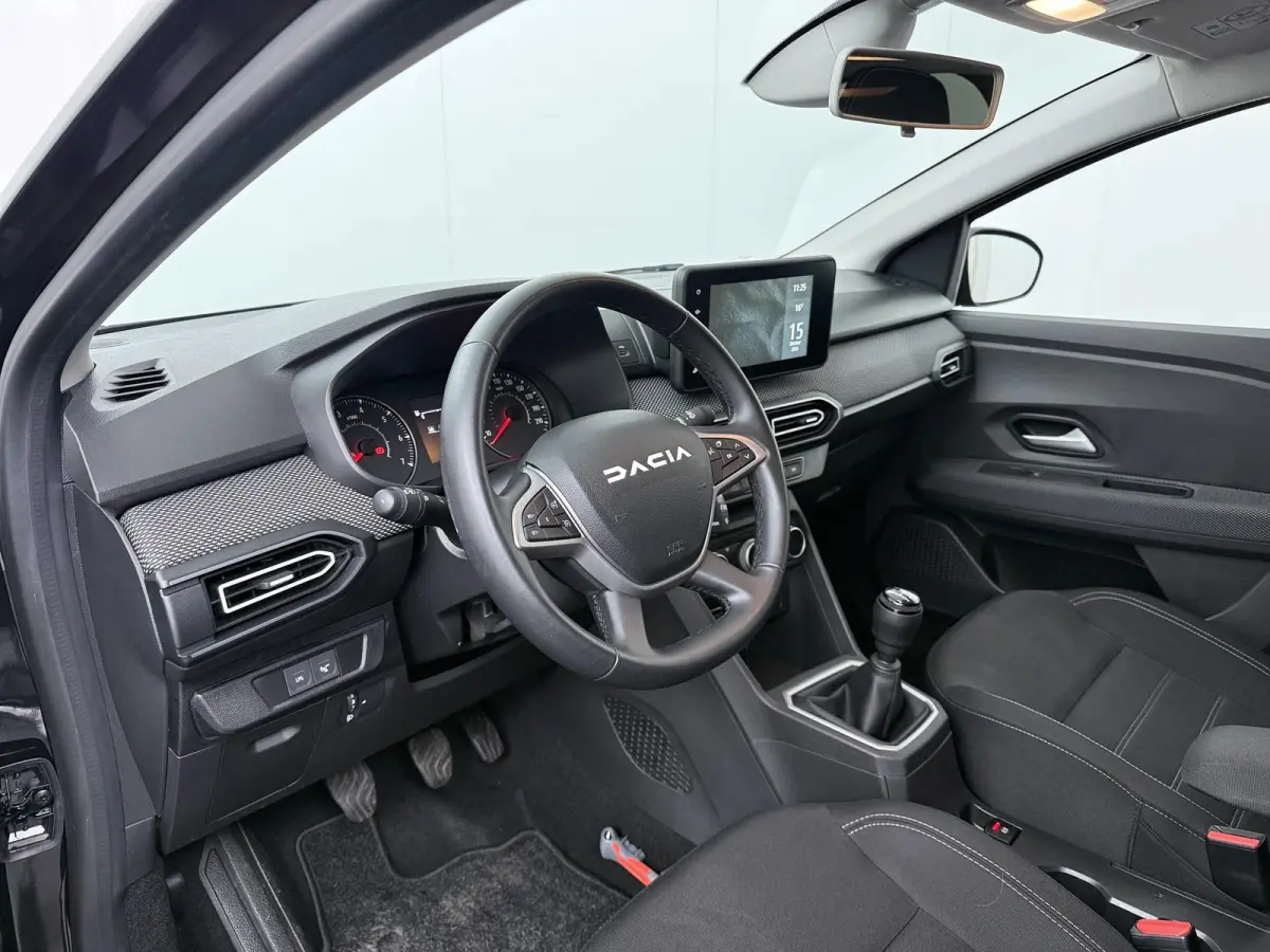 TCe 100 ECO-G (LPG) Expression | Keyless Entry | Climate Control |