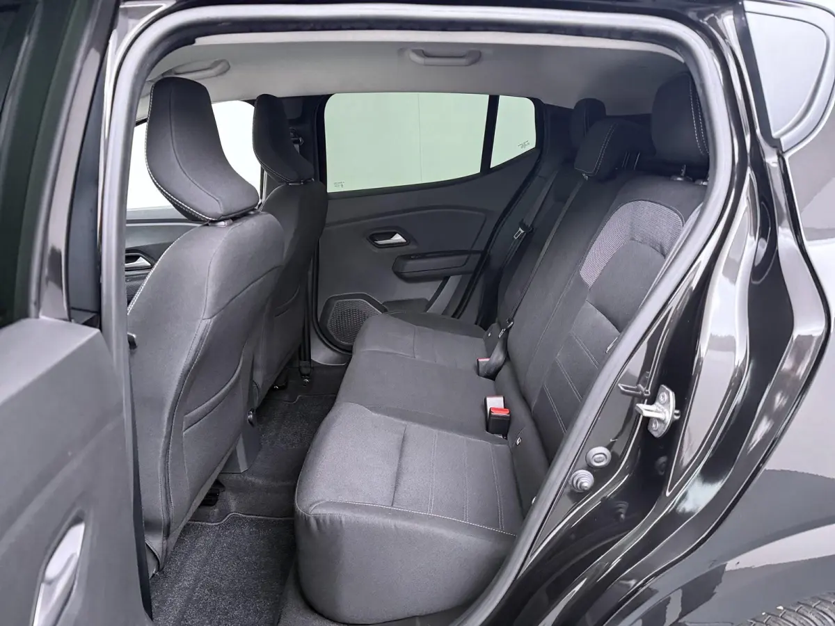 TCe 100 ECO-G (LPG) Expression | Keyless Entry | Climate Control |
