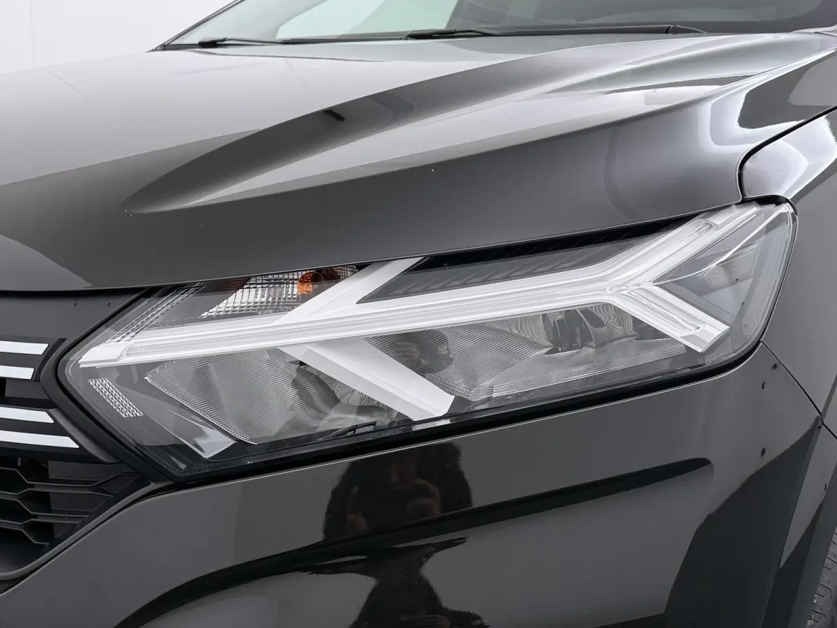 TCe 100 ECO-G (LPG) Expression | Keyless Entry | Climate Control |