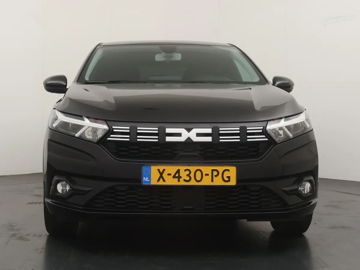 TCe 100 ECO-G (LPG) Expression | Keyless Entry | Climate Control |
