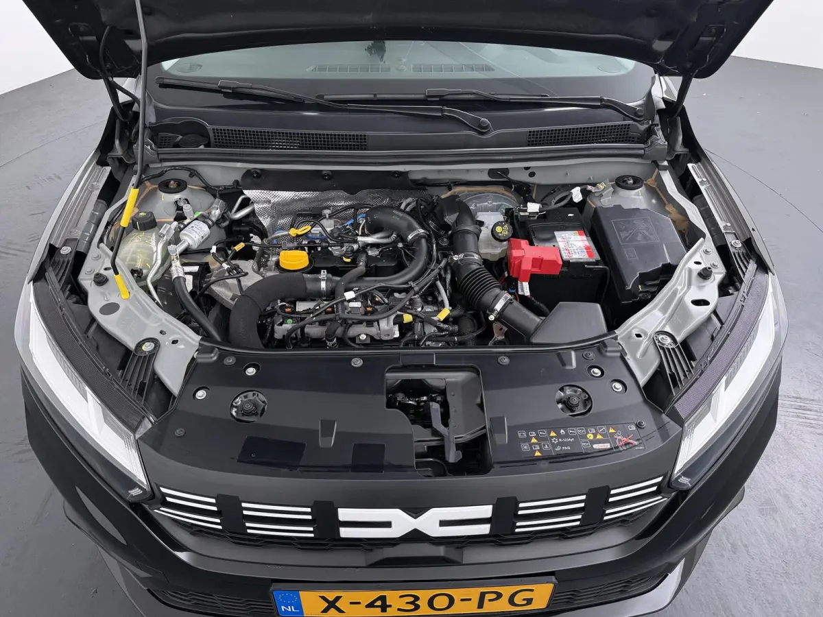 TCe 100 ECO-G (LPG) Expression | Keyless Entry | Climate Control |