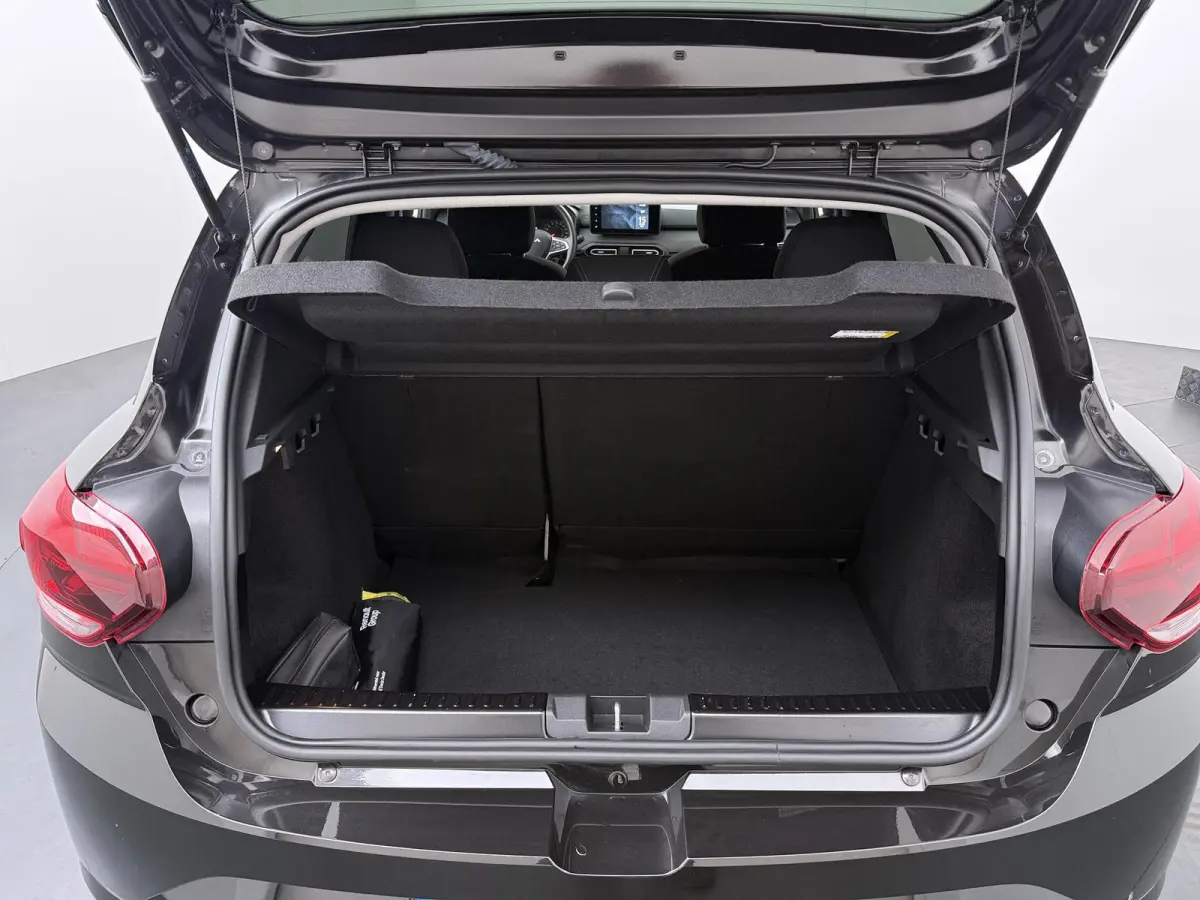 TCe 100 ECO-G (LPG) Expression | Keyless Entry | Climate Control |