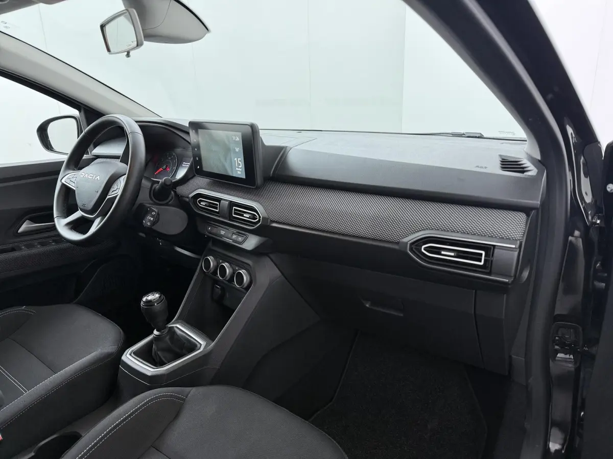TCe 100 ECO-G (LPG) Expression | Keyless Entry | Climate Control |