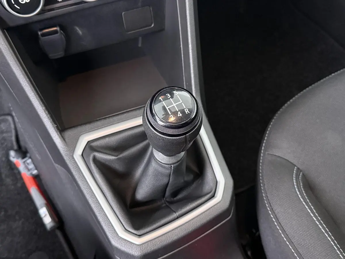 TCe 100 ECO-G (LPG) Expression | Keyless Entry | Climate Control |