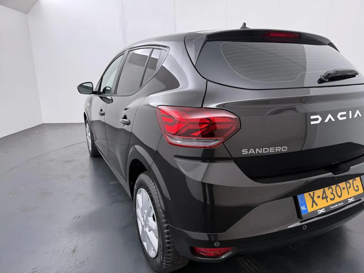 TCe 100 ECO-G (LPG) Expression | Keyless Entry | Climate Control |