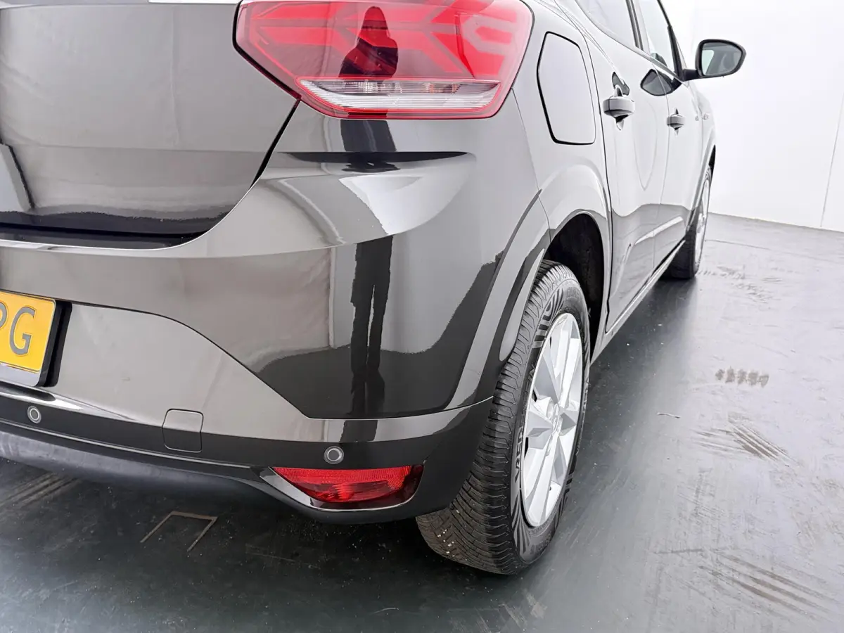 TCe 100 ECO-G (LPG) Expression | Keyless Entry | Climate Control |