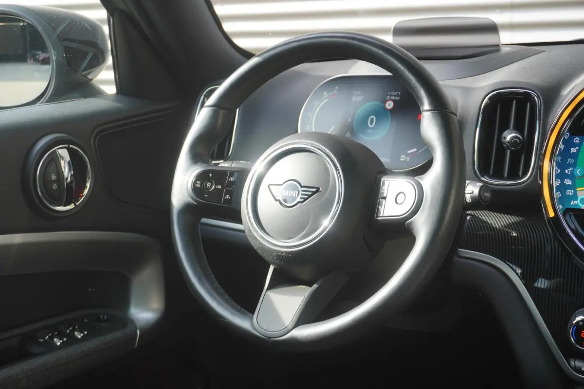C | Classic Trim | Comfort Plus Pakket | Driving Assistant Plus Pakket | Trekhaak met afneembare kogel | Glazen panoramadak | Extra getint glas