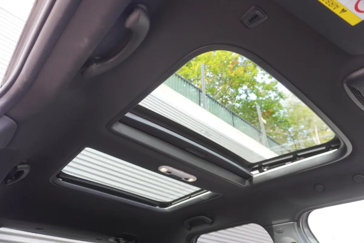 C | Classic Trim | Comfort Plus Pakket | Driving Assistant Plus Pakket | Trekhaak met afneembare kogel | Glazen panoramadak | Extra getint glas