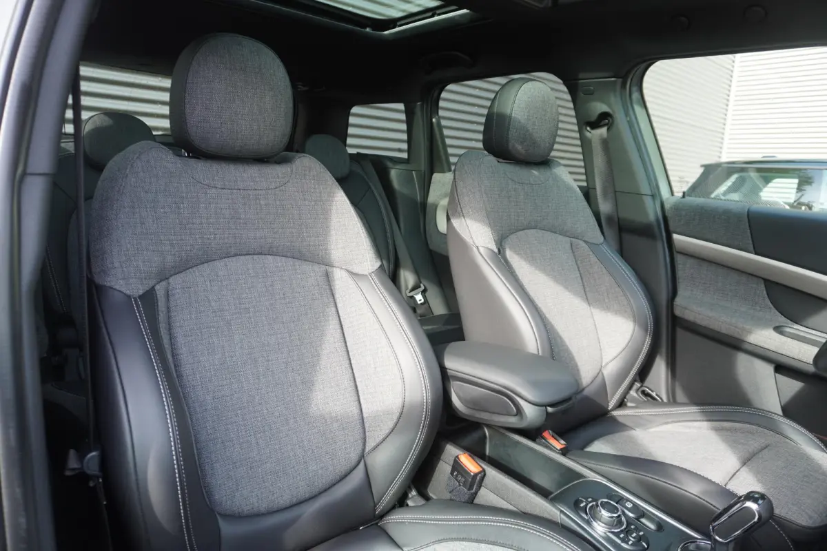 C | Classic Trim | Comfort Plus Pakket | Driving Assistant Plus Pakket | Trekhaak met afneembare kogel | Glazen panoramadak | Extra getint glas
