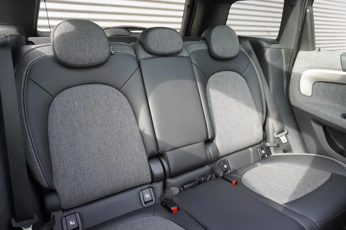 C | Classic Trim | Comfort Plus Pakket | Driving Assistant Plus Pakket | Trekhaak met afneembare kogel | Glazen panoramadak | Extra getint glas