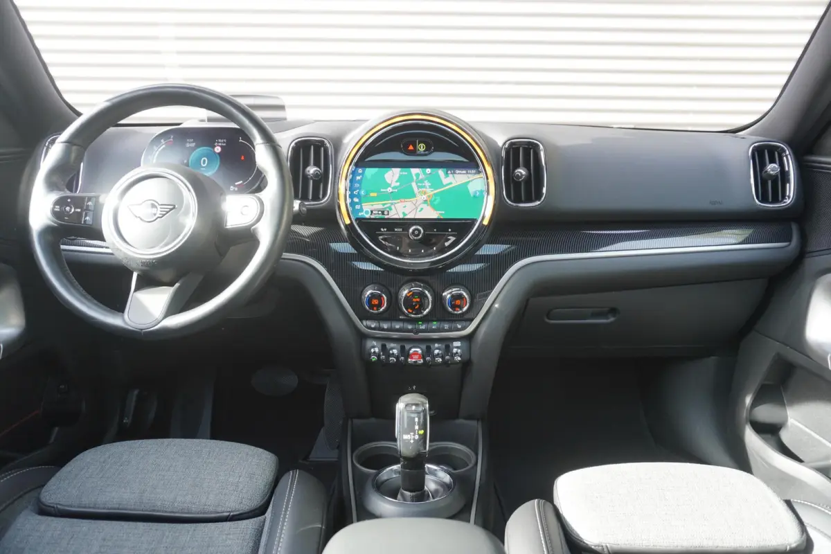 C | Classic Trim | Comfort Plus Pakket | Driving Assistant Plus Pakket | Trekhaak met afneembare kogel | Glazen panoramadak | Extra getint glas