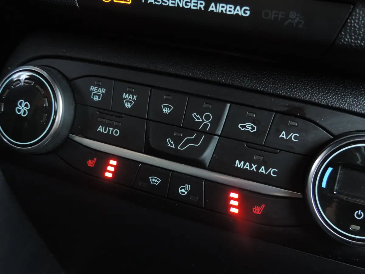 1.0-T Active X 21.000km | 1e Eig | ECC | B&O | Priv.glas | Winterpack | Cruise contr | 17” | CarPlay | PDC | Navi