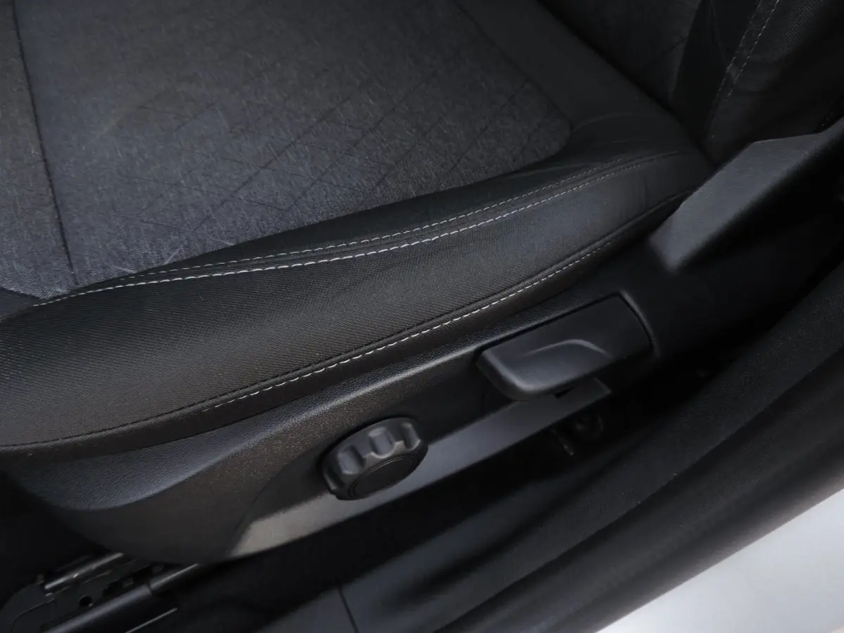 1.0-T Active X 21.000km | 1e Eig | ECC | B&O | Priv.glas | Winterpack | Cruise contr | 17” | CarPlay | PDC | Navi