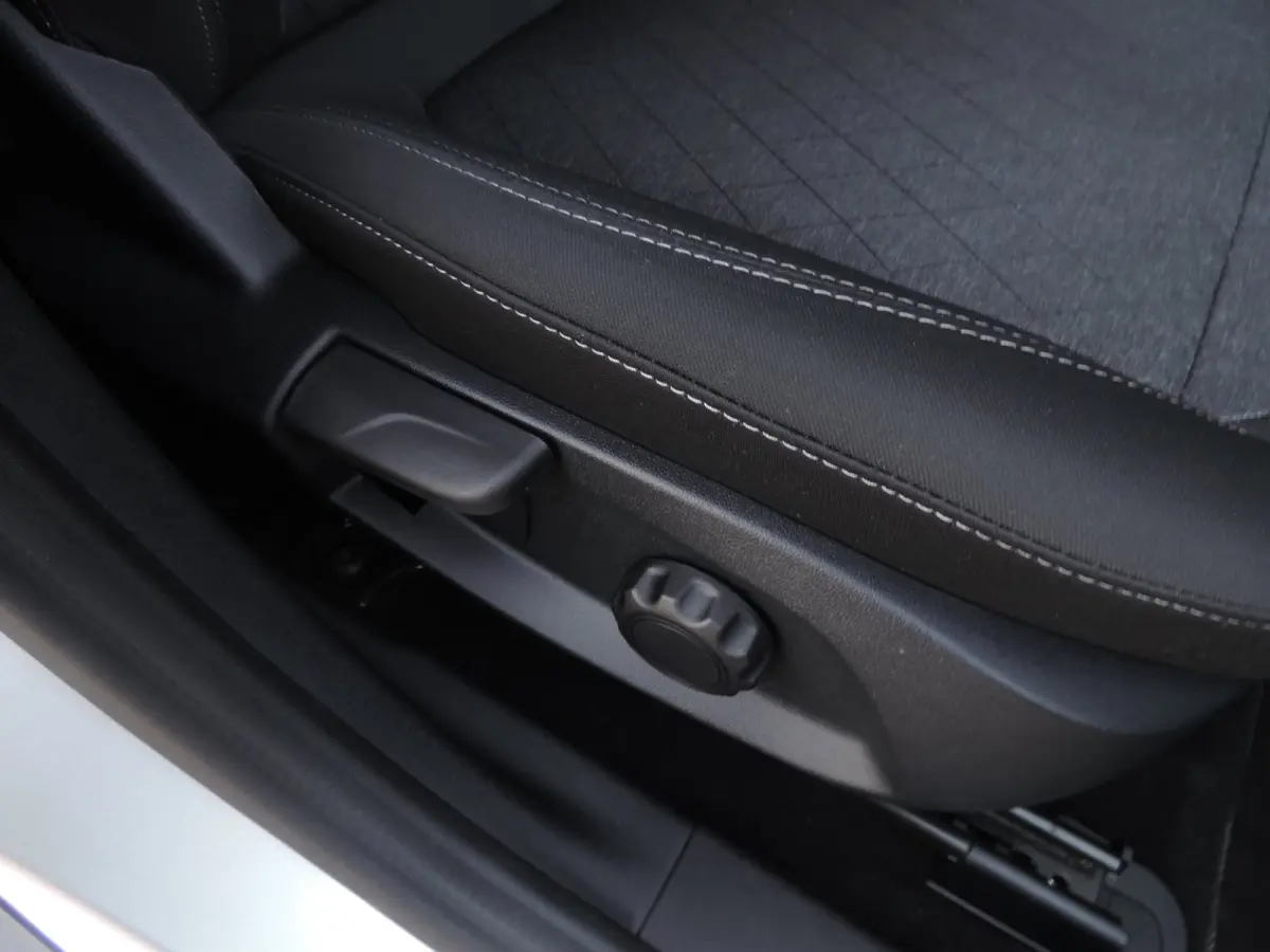 1.0-T Active X 21.000km | 1e Eig | ECC | B&O | Priv.glas | Winterpack | Cruise contr | 17” | CarPlay | PDC | Navi