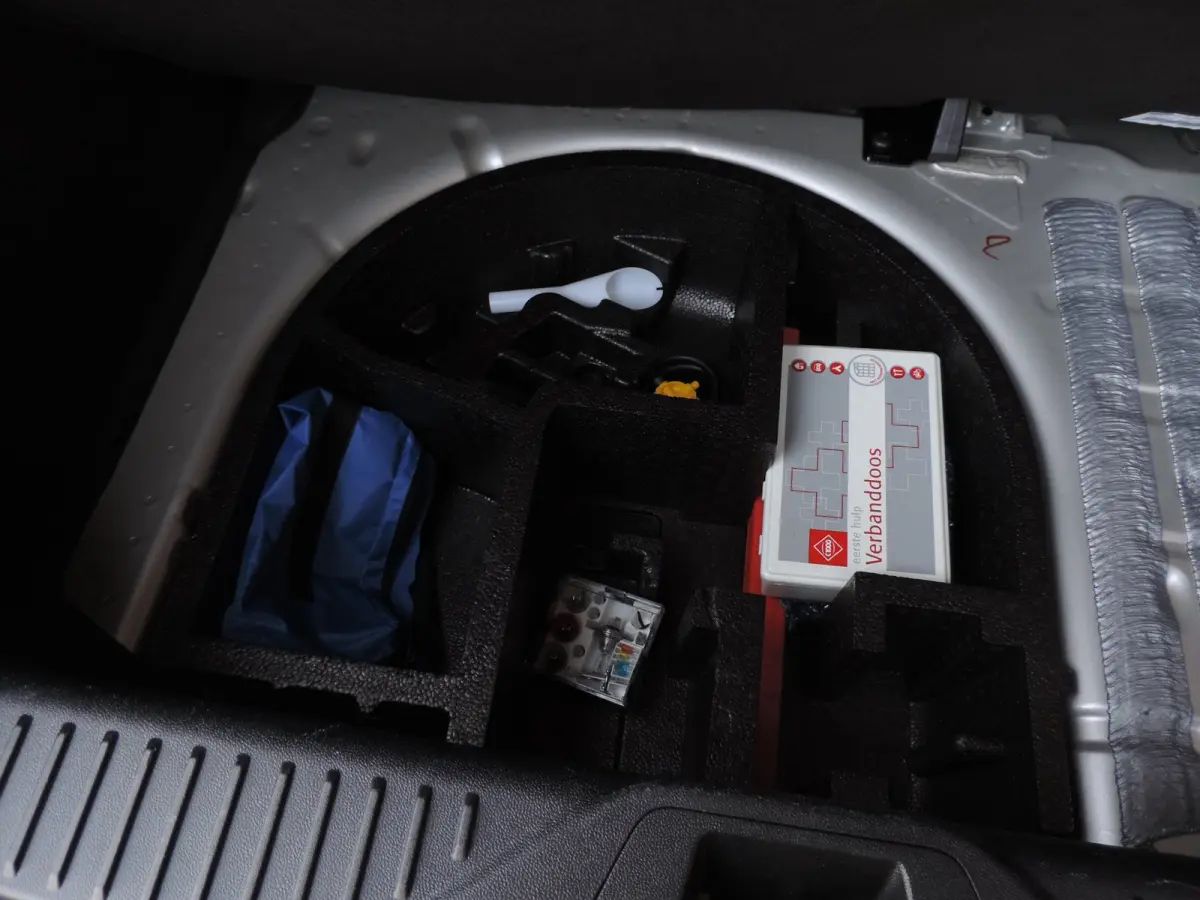 1.0-T Active X 21.000km | 1e Eig | ECC | B&O | Priv.glas | Winterpack | Cruise contr | 17” | CarPlay | PDC | Navi