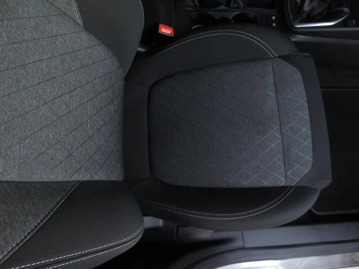 1.0-T Active X 21.000km | 1e Eig | ECC | B&O | Priv.glas | Winterpack | Cruise contr | 17” | CarPlay | PDC | Navi