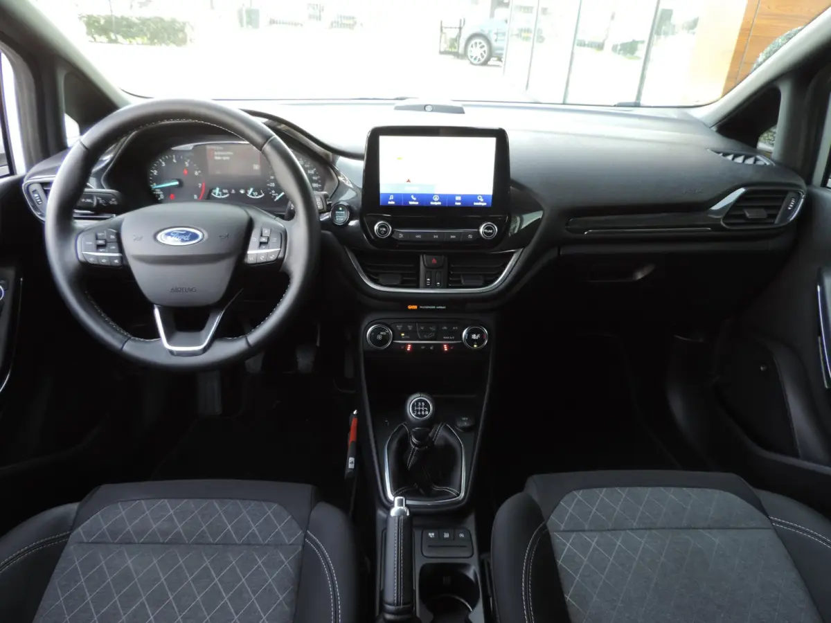 1.0-T Active X 21.000km | 1e Eig | ECC | B&O | Priv.glas | Winterpack | Cruise contr | 17” | CarPlay | PDC | Navi